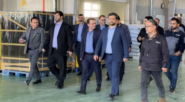 بازدید مدیر کل تجهیزات برق، الکترونیک، نرم‌افزار و صنایع خلاق وزارت صمت از کارخانه آکوباتری