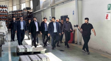 بازدید مدیر کل تجهیزات برق، الکترونیک، نرم‌افزار و صنایع خلاق وزارت صمت از کارخانه آکوباتری