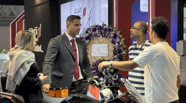 آکوباتری در نمایشگاه قطعات خودرو