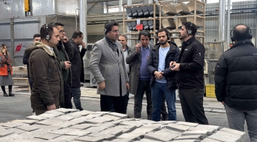 بازدید شرکت همراه اول از کارخانه آکوباتری