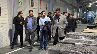 بازدید شرکت همراه اول از کارخانه آکوباتری