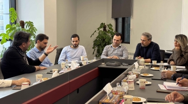 بازدید شرکت همراه اول از کارخانه آکوباتری