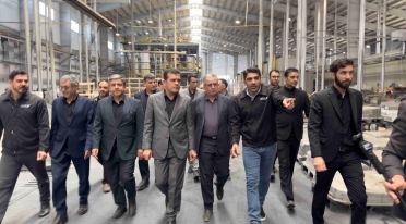 بازدید معاون علمی رئیس‌جمهور و نایب‌رئیس مجلس از کارخانه آکوباتری