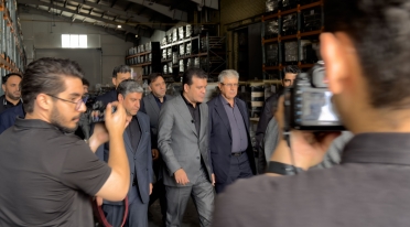 بازدید معاون علمی رئیس‌جمهور و نایب‌رئیس مجلس از کارخانه آکوباتری
