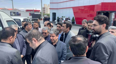 بازدید معاون علمی رئیس‌جمهور و نایب‌رئیس مجلس از کارخانه آکوباتری
