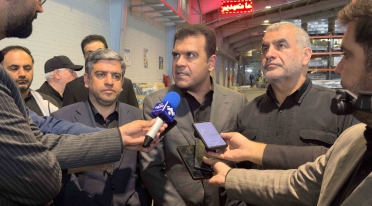 بازدید معاون علمی رئیس‌جمهور و نایب‌رئیس مجلس از کارخانه آکوباتری