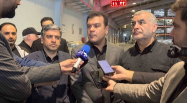 بازدید معاون علمی رئیس‌جمهور و نایب‌رئیس مجلس از کارخانه آکوباتری