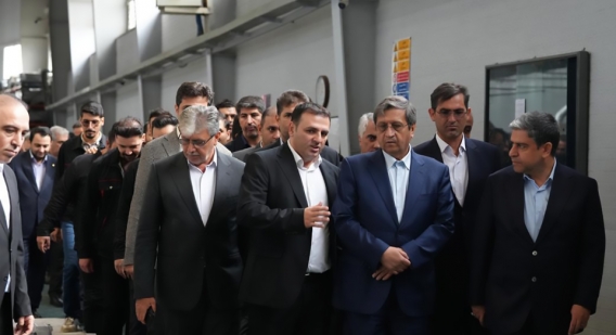 بازدید دکتر همتی رئیس کل بانک مرکزی از کارخانه آکو باتری