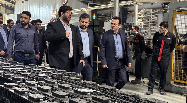 تصاویر بازدید مدیر کل تجهیزات برق، الکترونیک، نرم‌افزار و صنایع خلاق وزارت صمت از کارخانه آکوباتری