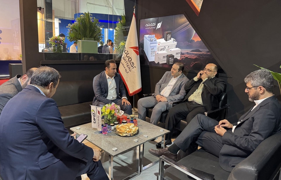 بازدید معاونان وزیر ارتباطات از غرفه آکوباتری در نمایشگاه الکامپ