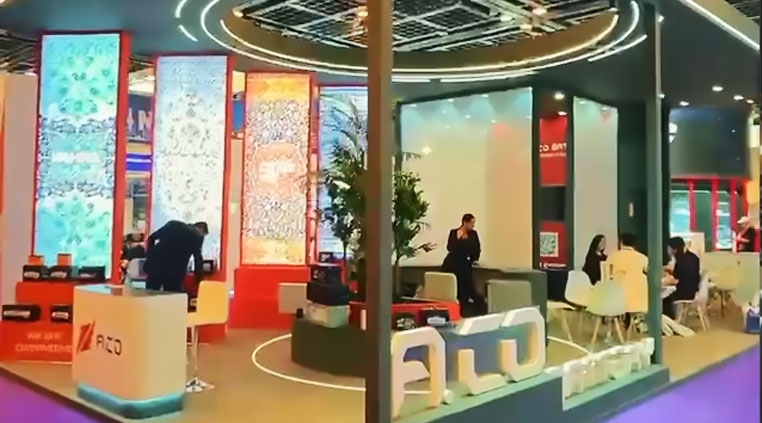 غرفه آکوباتری در نمایشگاه بین‌المللی اتومکانیکا دبی